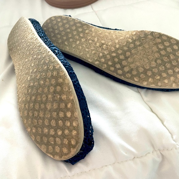 Tom’s blue lace shoe - Picture 3 of 3